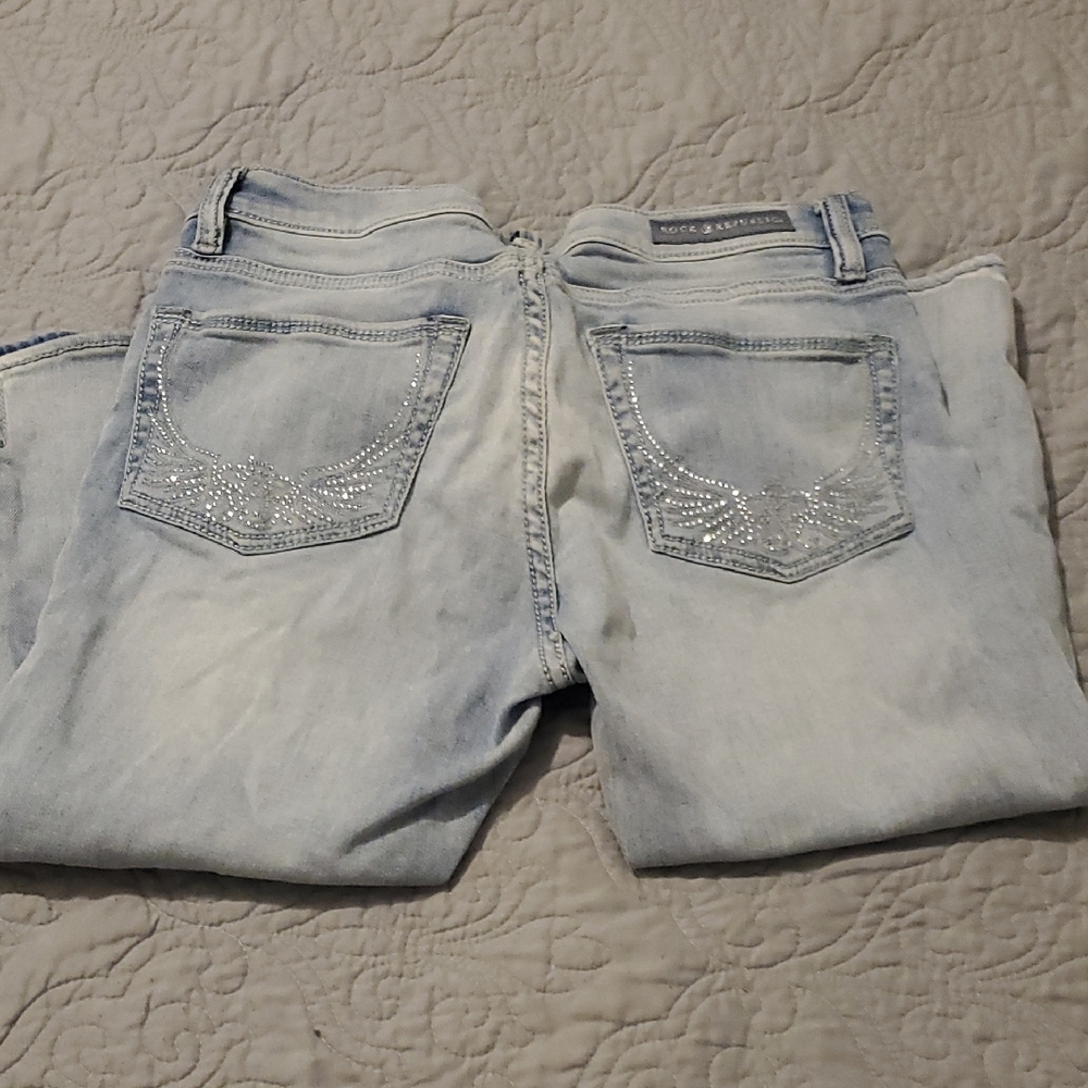 Rock & Republic Light Blue Crop Jeans with Rhinestone Pocket Detail Size 8